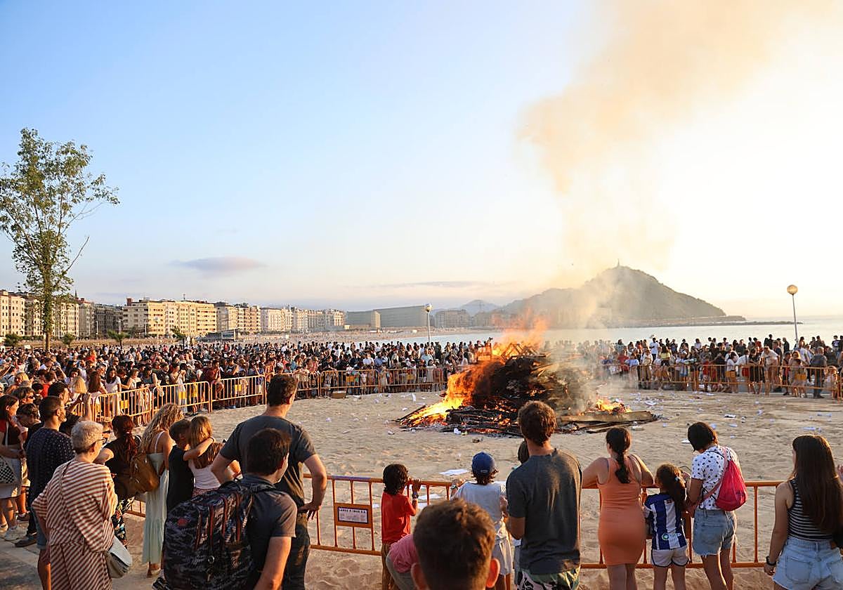 san-sebast-an-tradici-n-y-hogueras-protagonizan-la-v-spera-de-san-juan